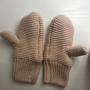 Cozy Knit Mittens in Light Pink